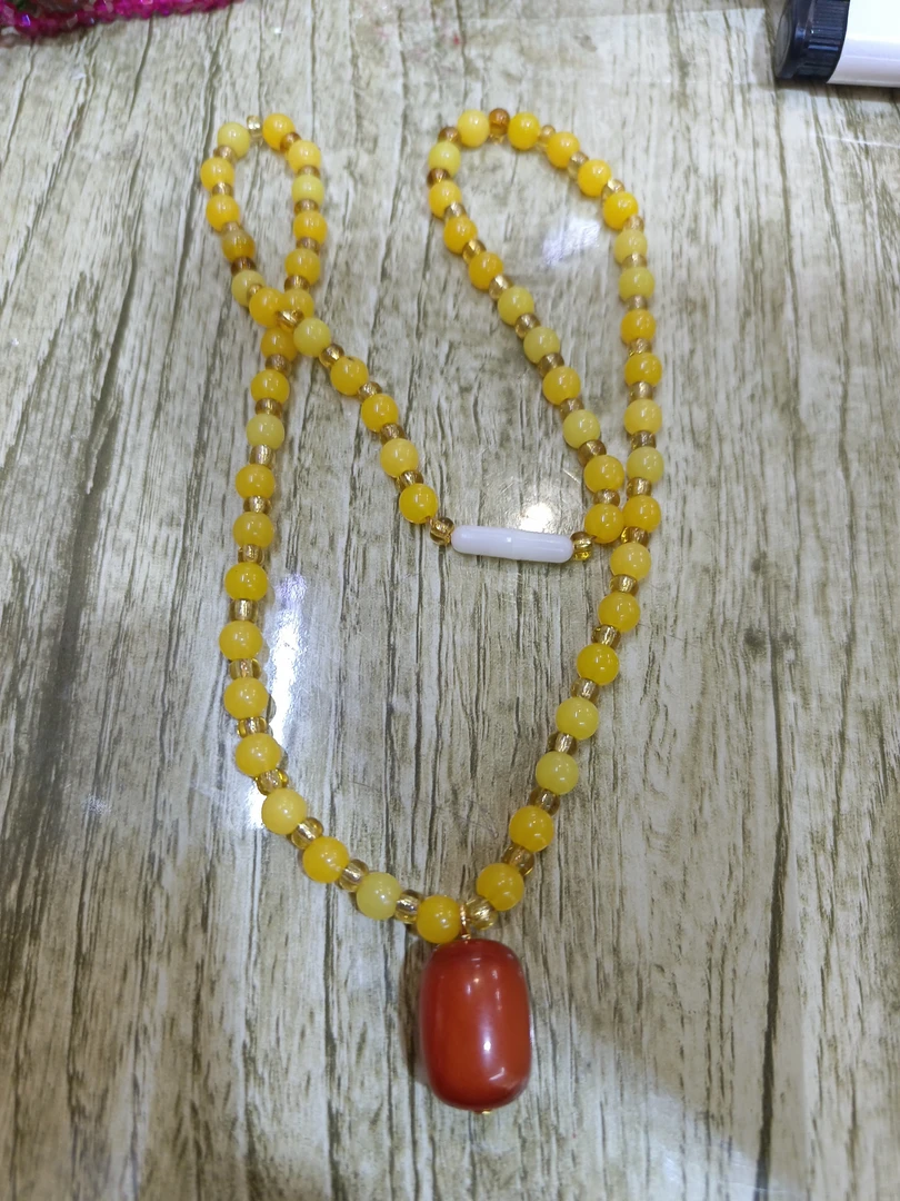 不锈钢琉璃项链 戴在脖子上的项链。