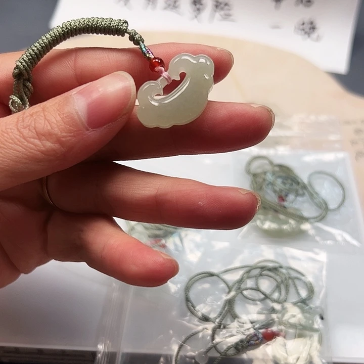 和田玉颈饰未镶嵌4