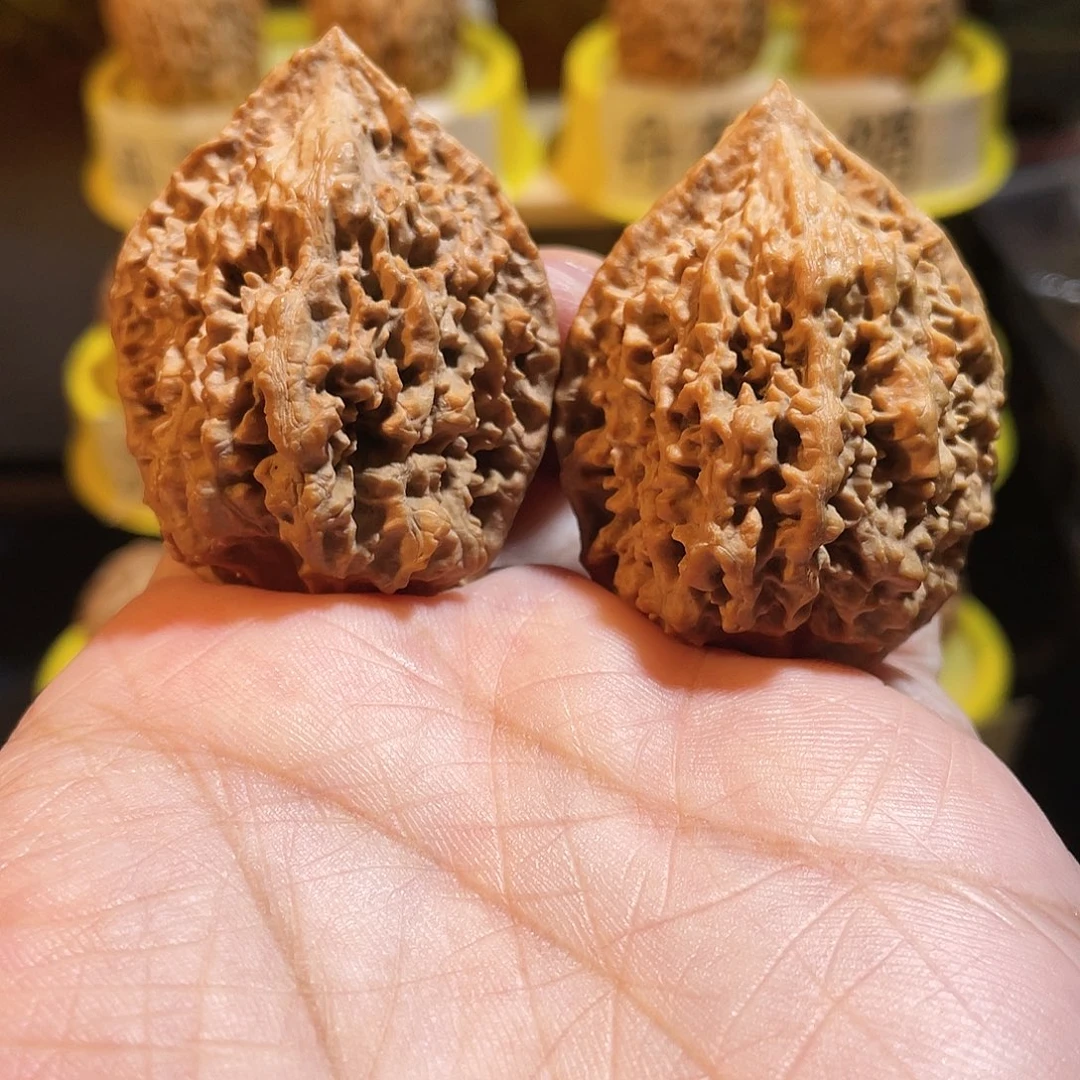 文玩核桃吊坠蚂蚁纹