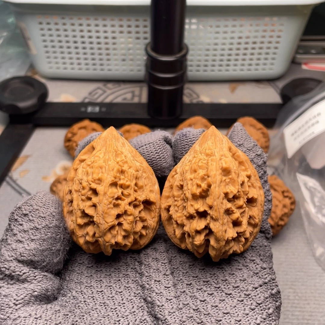 文玩核桃吊坠40全品大沽石高尖