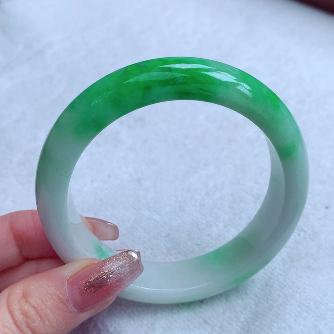 翡翠手镯未镶嵌翡翠