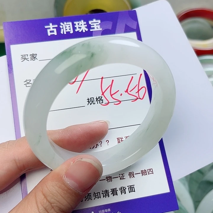 石英质玉（金丝玉）手镯未镶嵌?