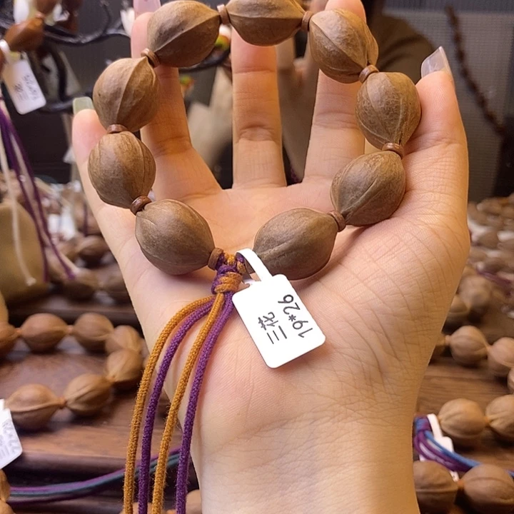 郑***形吊坠橄榄核梅林铁核