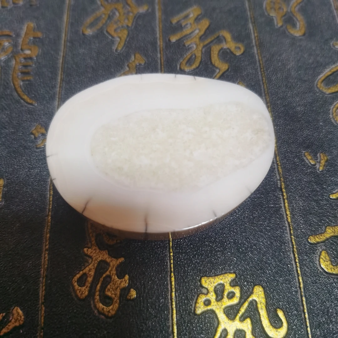 猛犸虬雕刻件约34.2克kk53