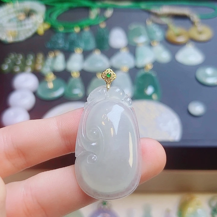 翡翠18K金镶嵌颈饰翡翠