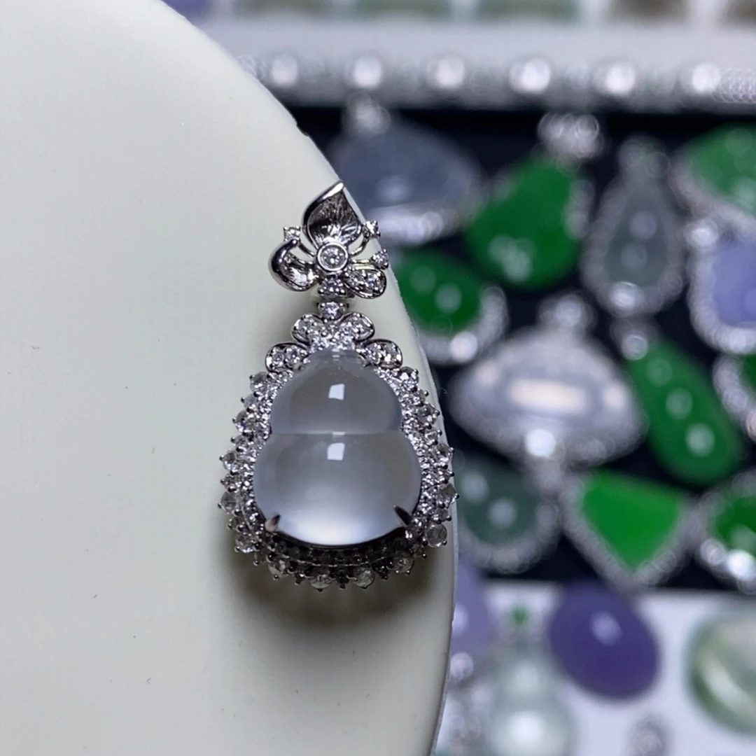 翡翠18K金镶嵌吊坠(不含链)葫芦