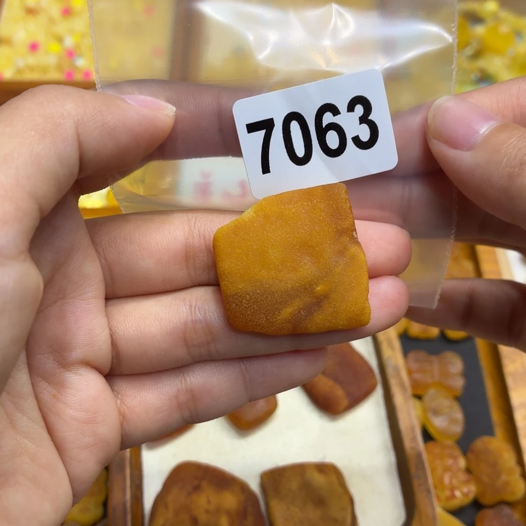 琥珀未镶嵌珠宝奇石