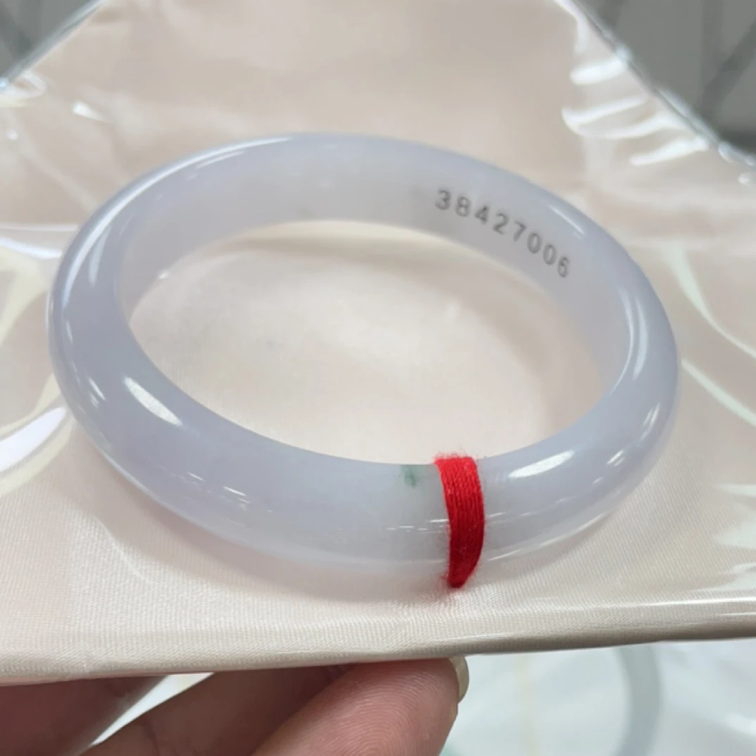 天然缅料翡翠58圈口白月光淡粉底渐变色正圈
