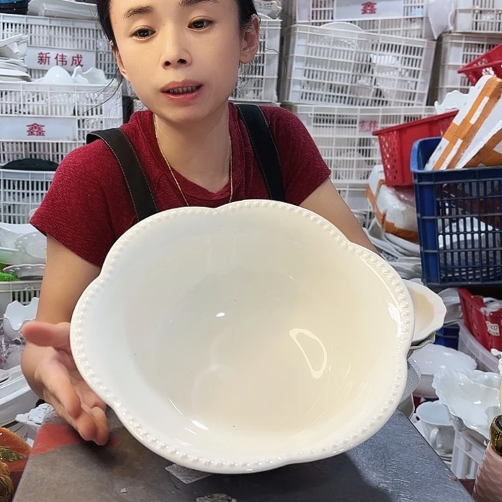 盘微瑕产品………花朵汤碗一个
