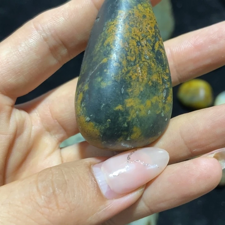 隔***人和田玉（糖玉）未镶嵌挂件