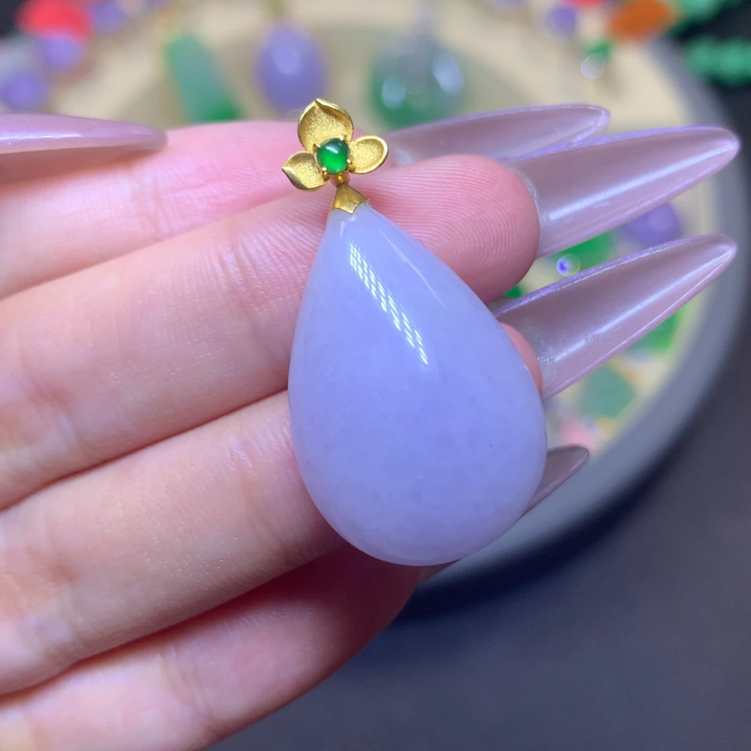 翡翠18K金镶嵌颈饰