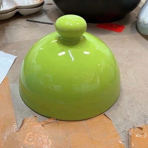 微瑕，约口径19.5厘米，变形针孔拖釉绿色