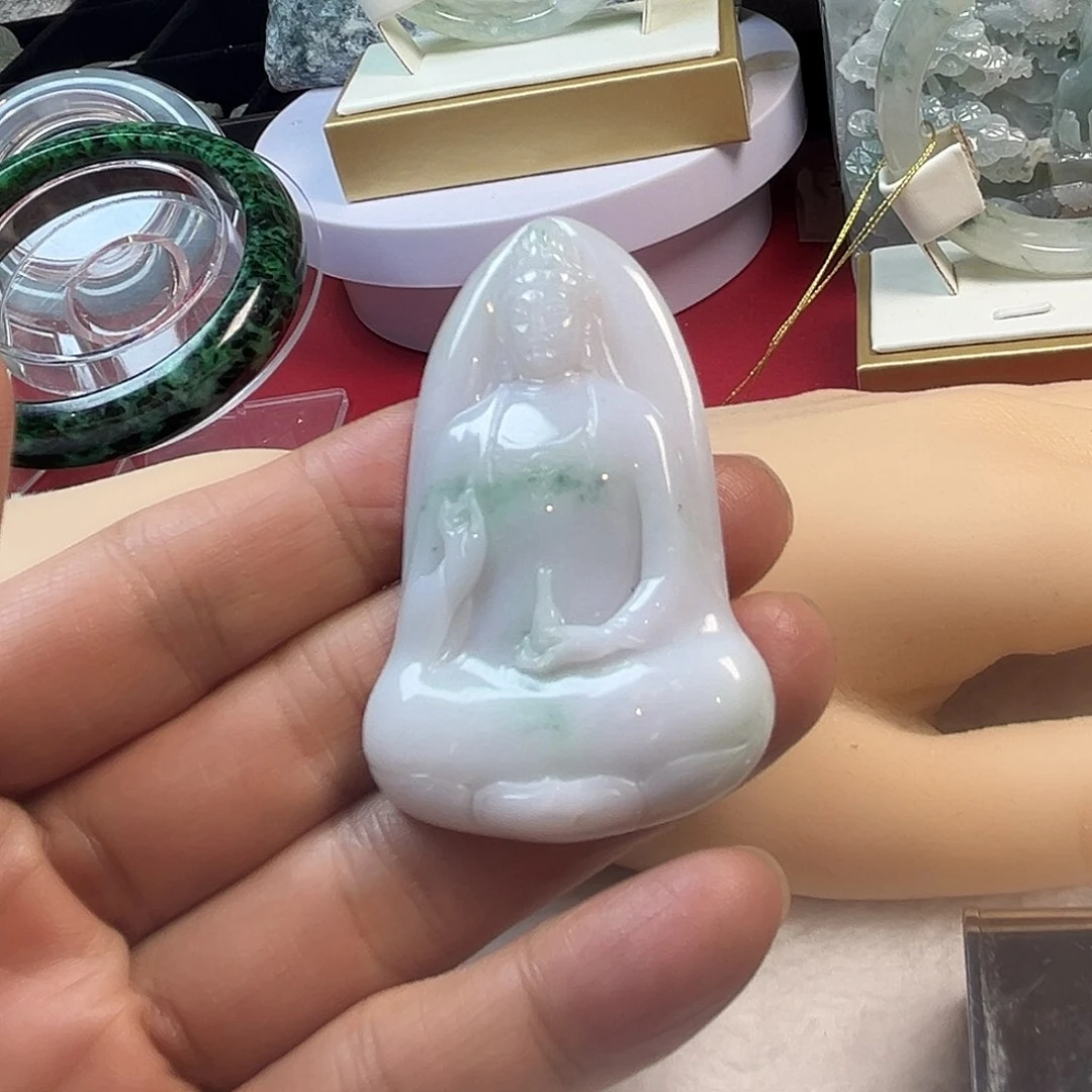 颈饰未镶嵌翡翠素衣观音