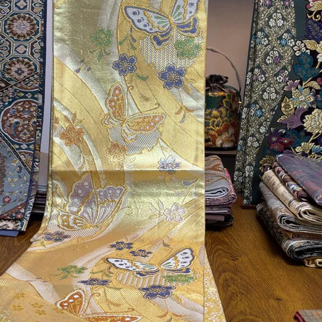 织绣织锦，织锦缎。