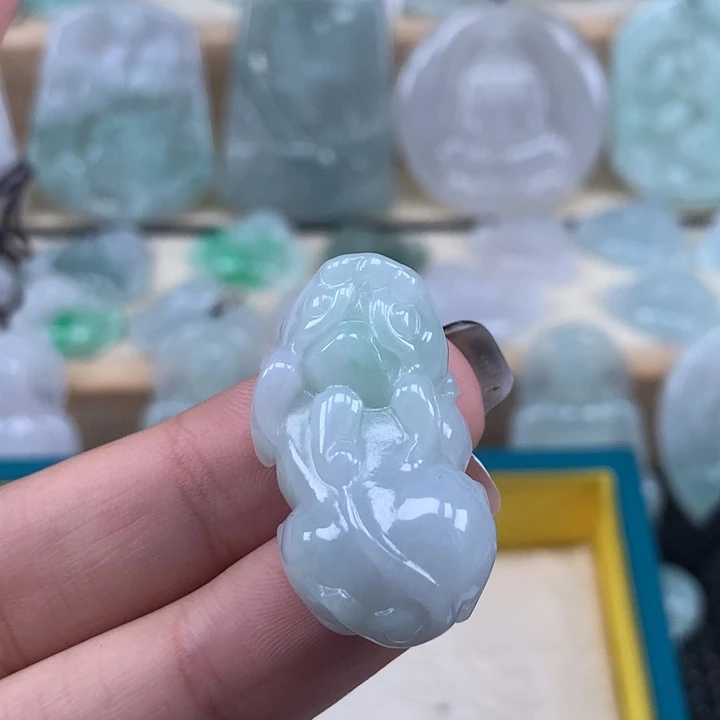 颈饰未镶嵌翡翠貔貅