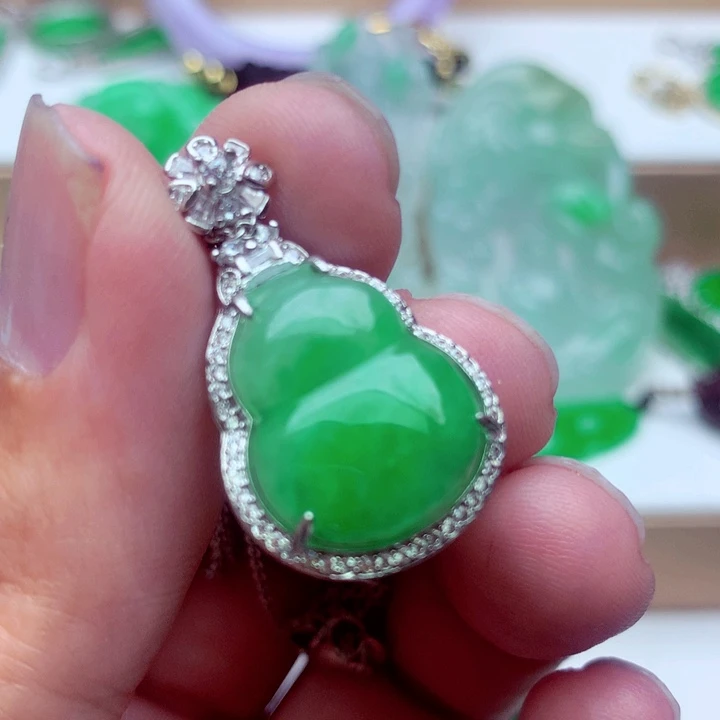 吊坠(不含链)未镶嵌翡翠