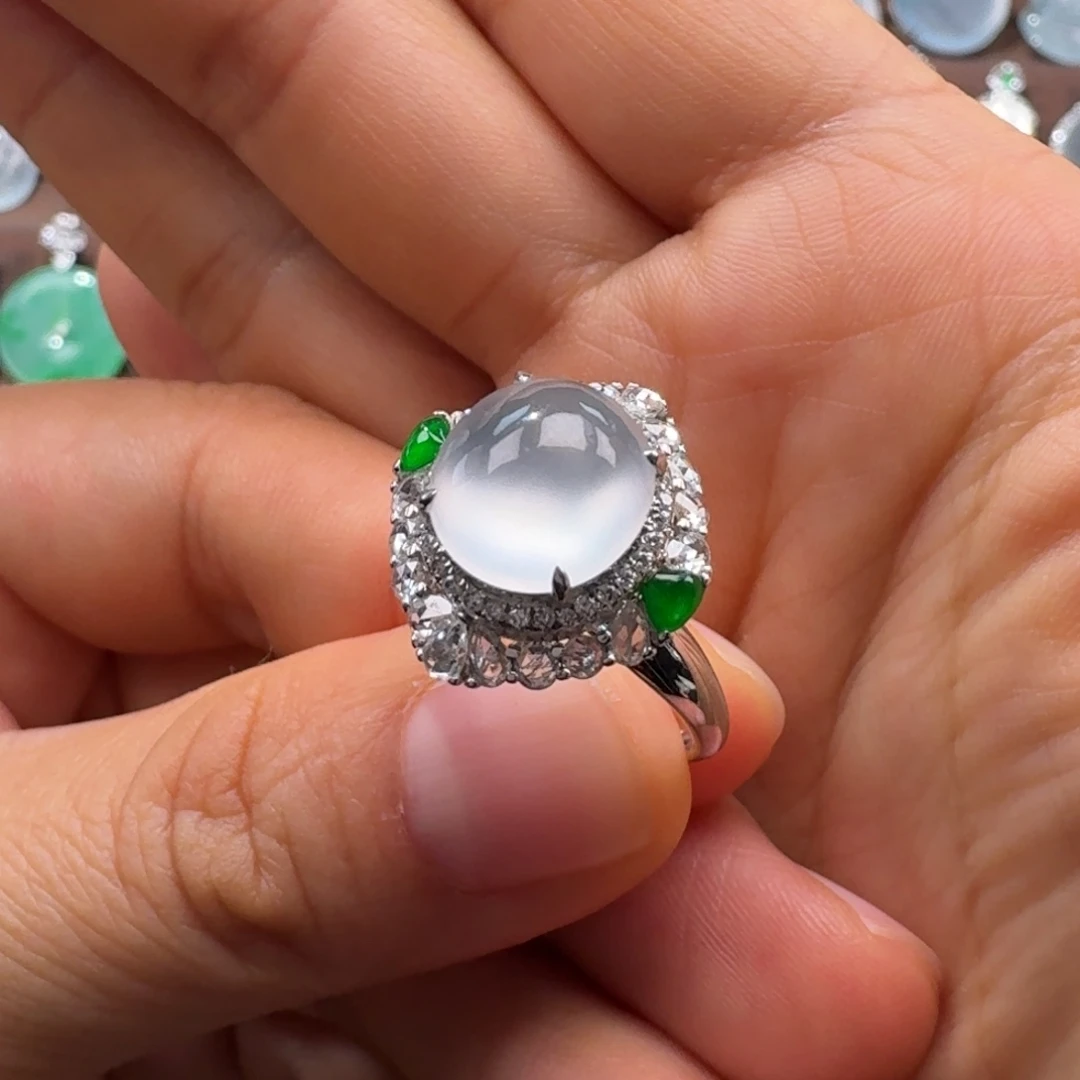 翡翠18K金镶嵌吊坠(赠链)玻璃钢茅台白蛋戒指