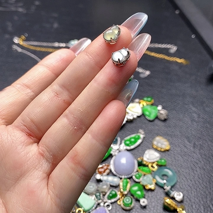 悲***蛋翡翠未镶嵌颈饰88888888