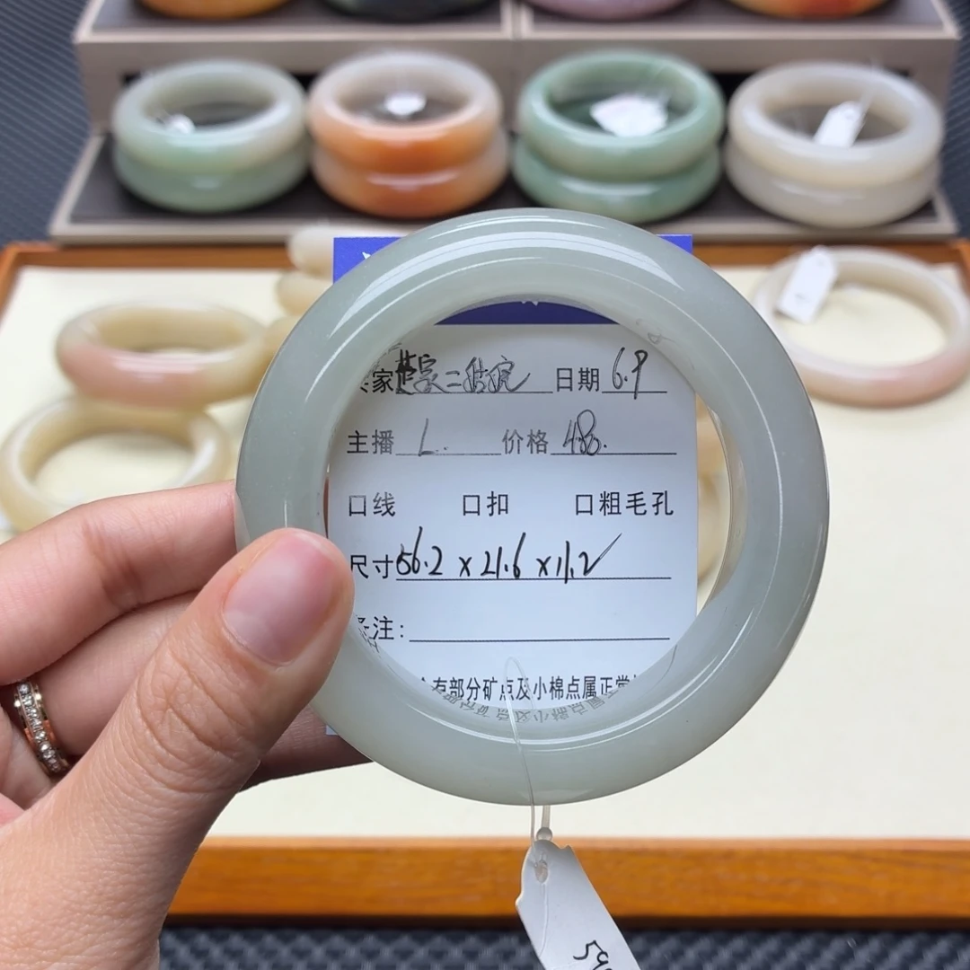 石英质玉手镯未镶嵌楚***娘