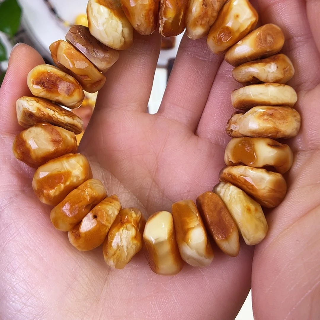 琥珀珠宝奇石未镶嵌何*，