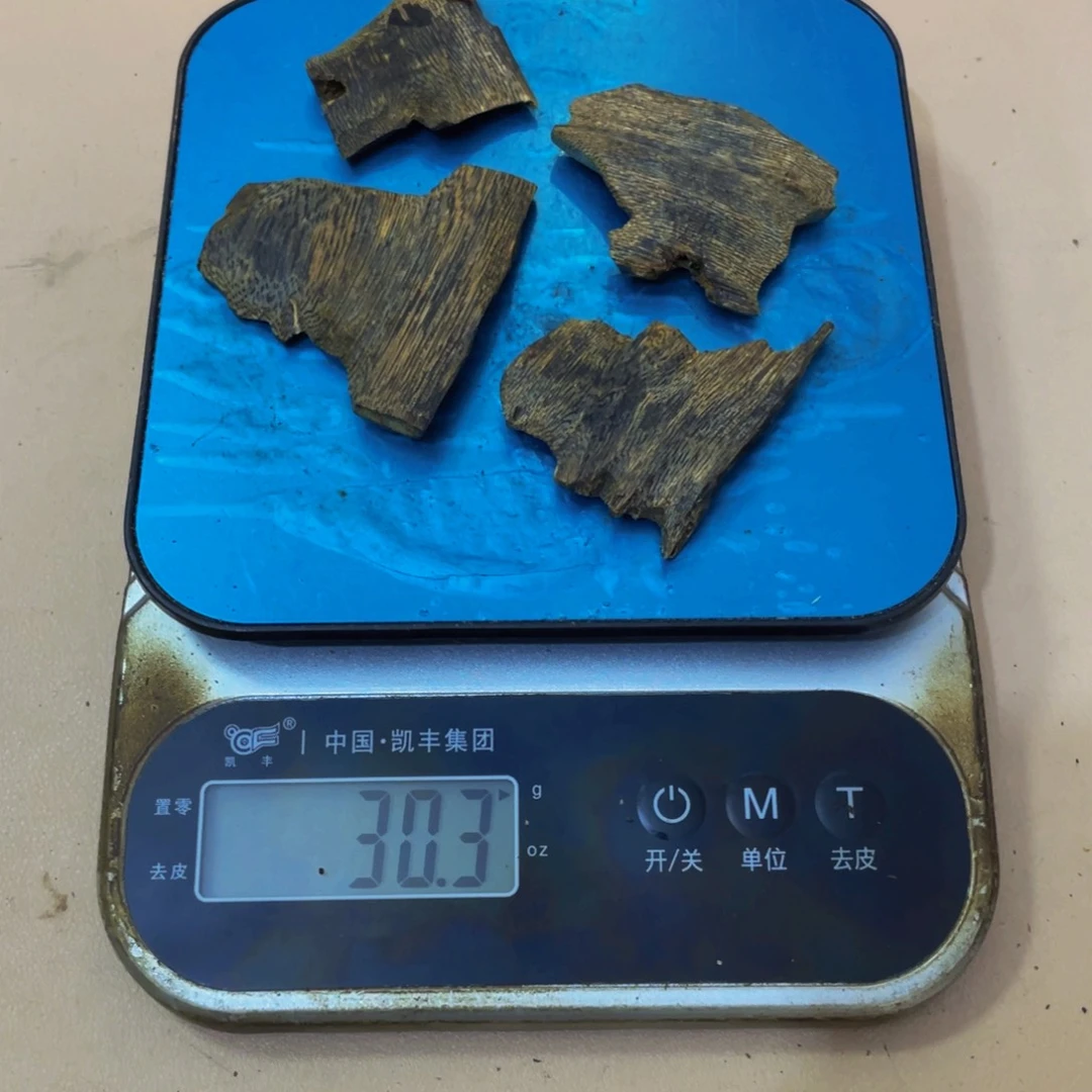 摆件沉香木Y****g海南罗门黑棋高油块料30克