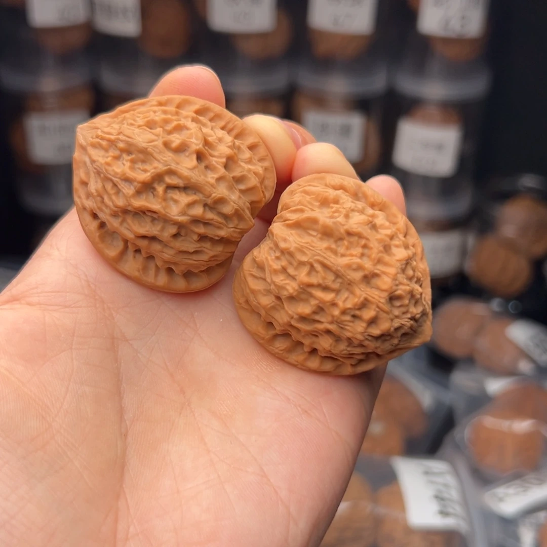 文玩核桃吊坠刘*金牛