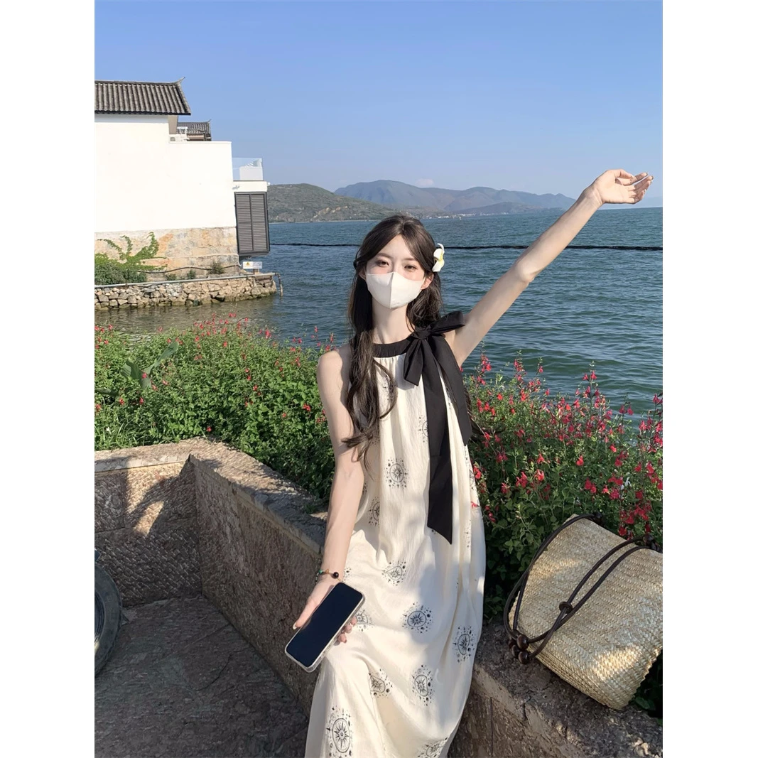 2025夏日穿搭挂脖连衣裙女法式露肩无袖海边度假沙滩长裙显瘦气质