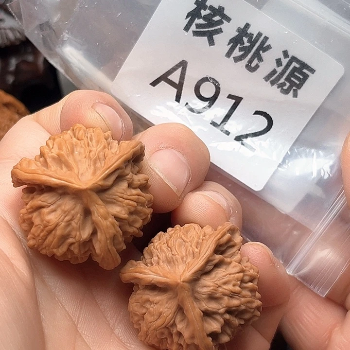 文玩核桃吊坠三棱34