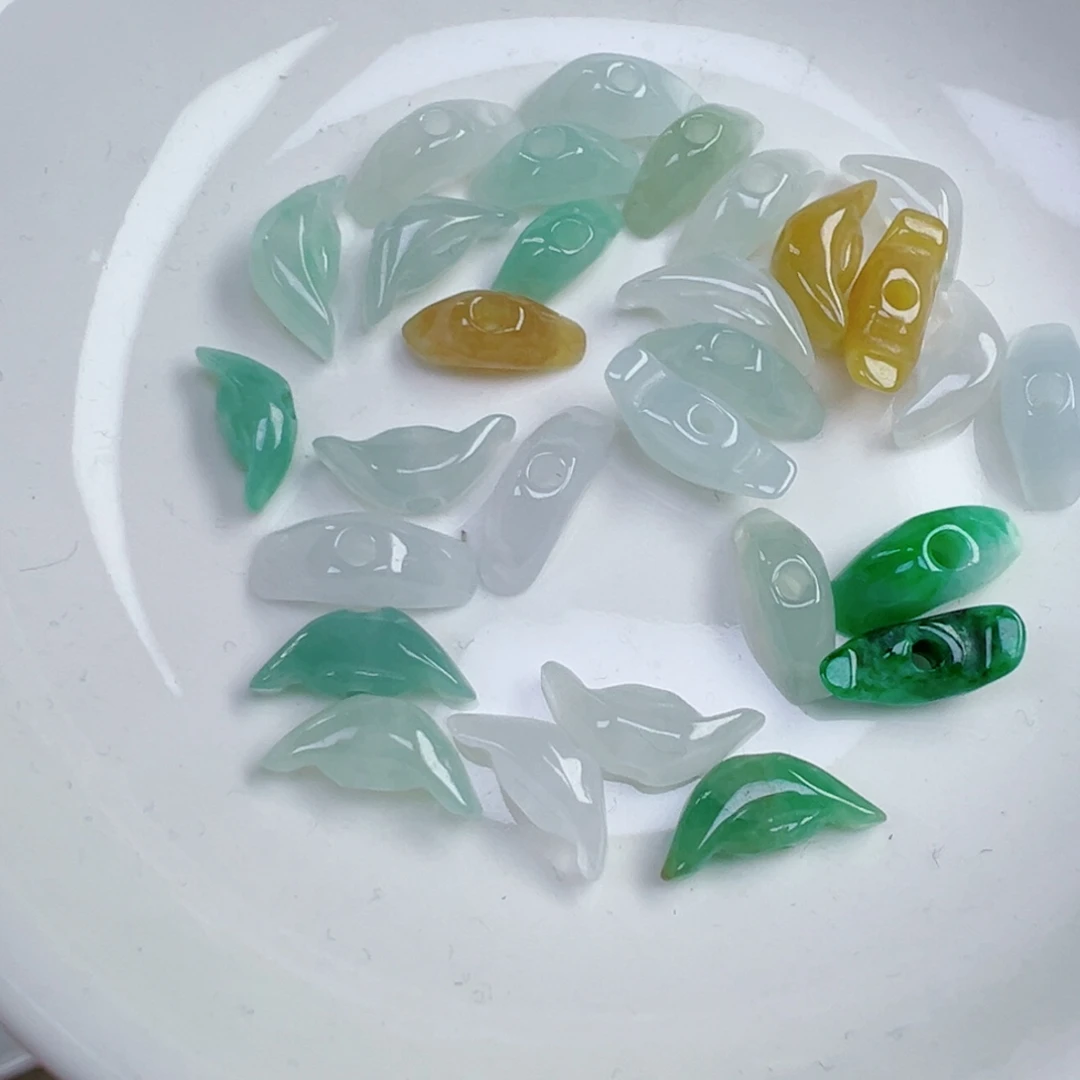 翡翠散珠通孔元宝一个