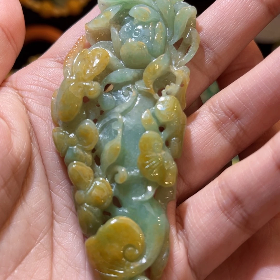 翡翠未镶嵌颈饰待编织