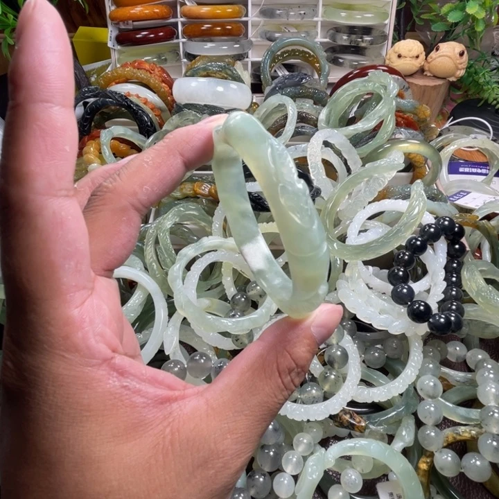 未镶嵌蛇纹石玉手镯n**.