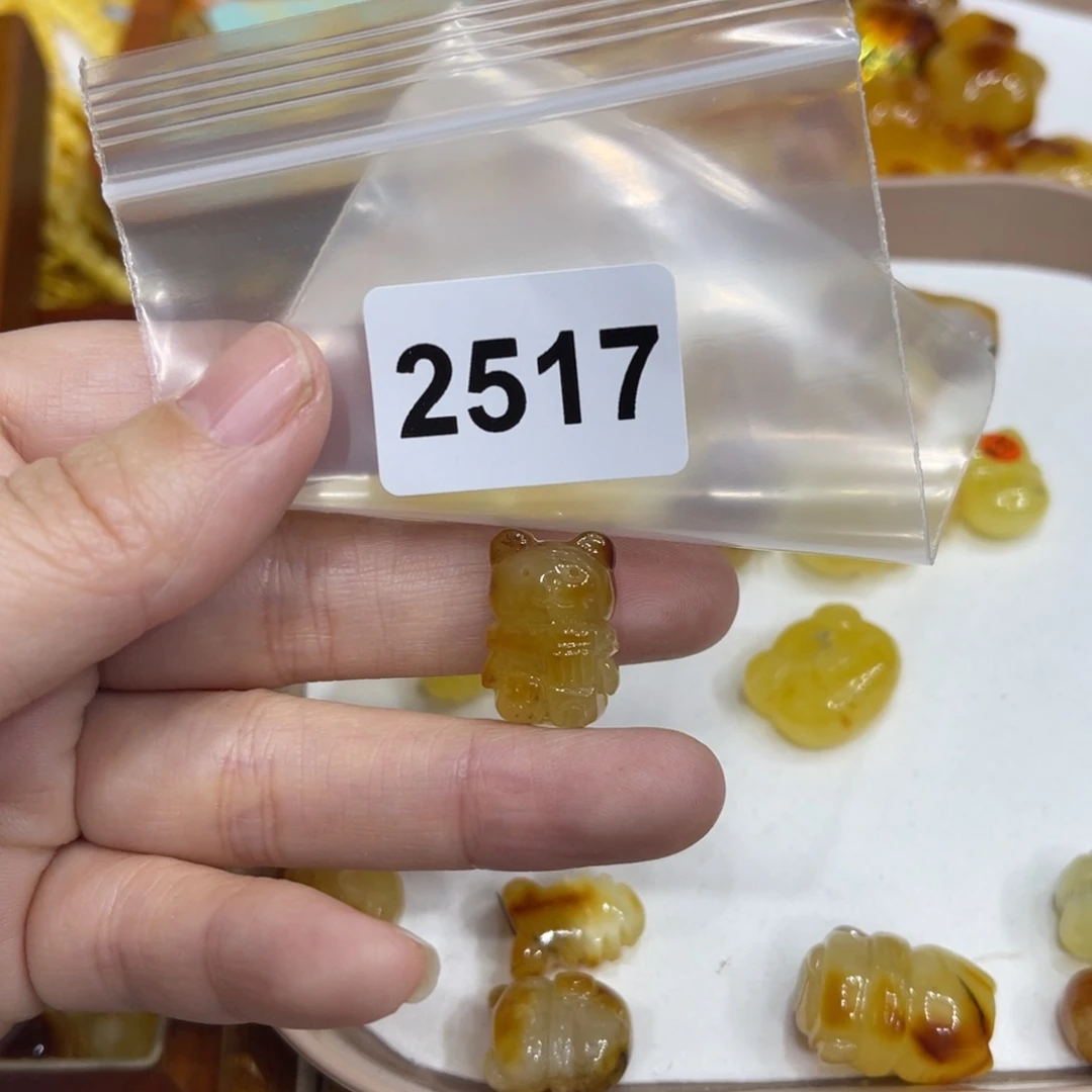 琥珀珠宝奇石未镶嵌