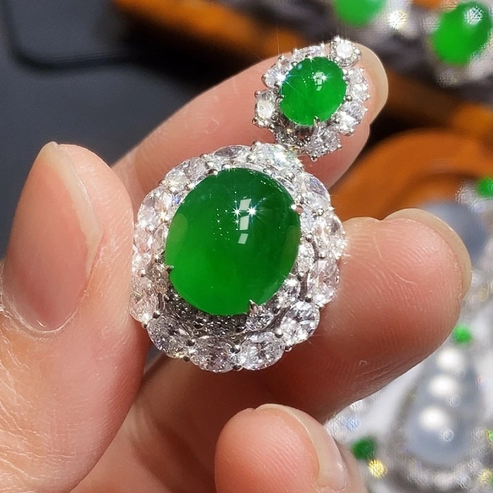 吊坠(不含链)18K金镶嵌翡翠