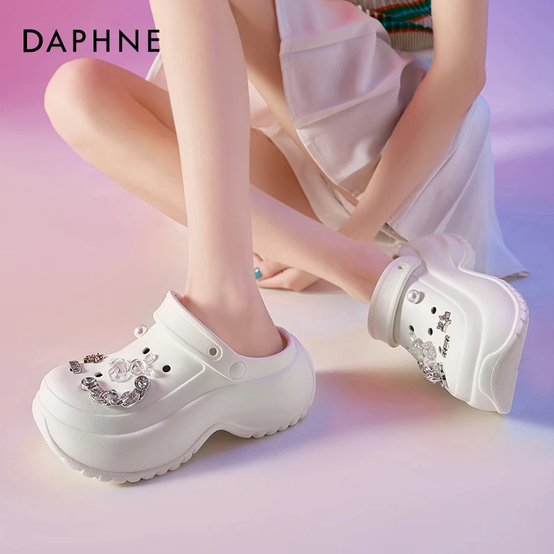 达芙妮洞洞鞋女夏季外穿2025新款EVA厚底防臭包头半拖两穿凉拖鞋