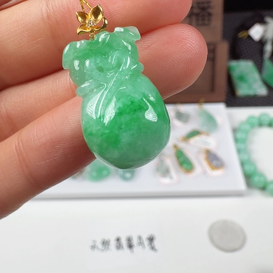 翡翠18K金镶嵌颈饰