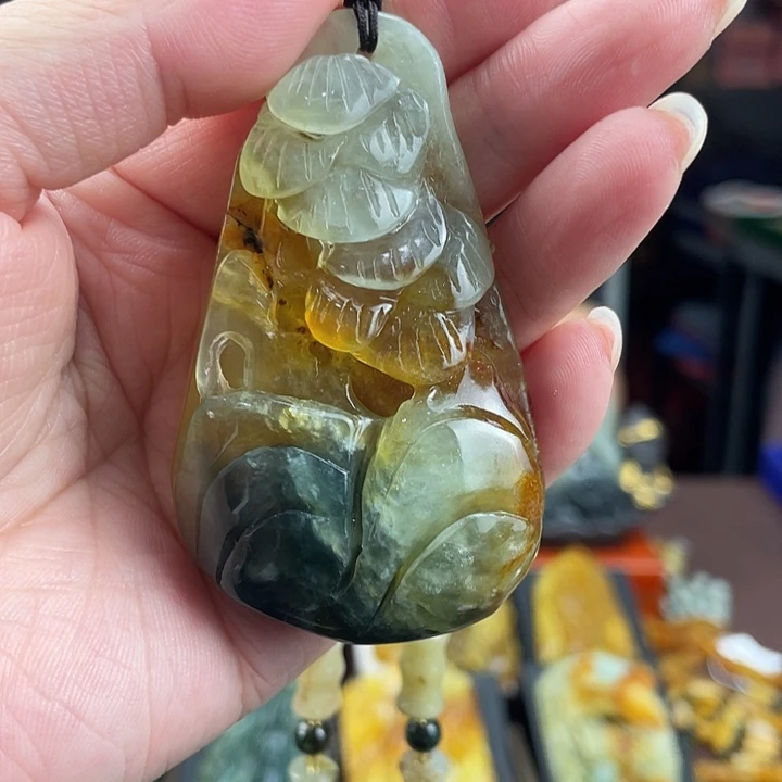蛇纹石玉未镶嵌颈饰