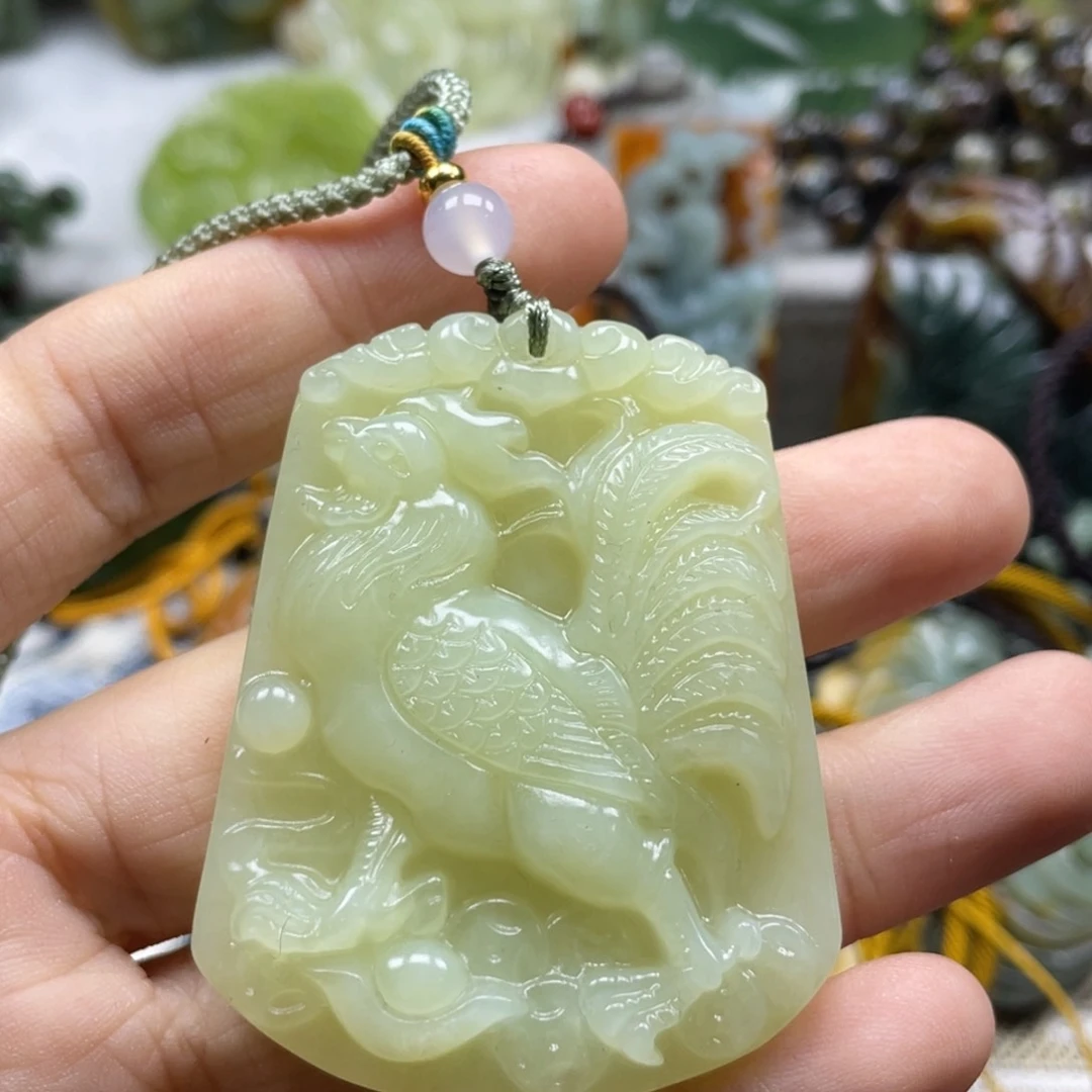 蛇纹石玉颈饰未镶嵌燕****影