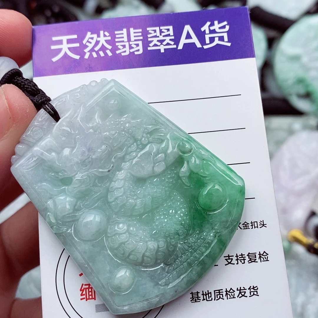 翡翠挂件未镶嵌翡翠