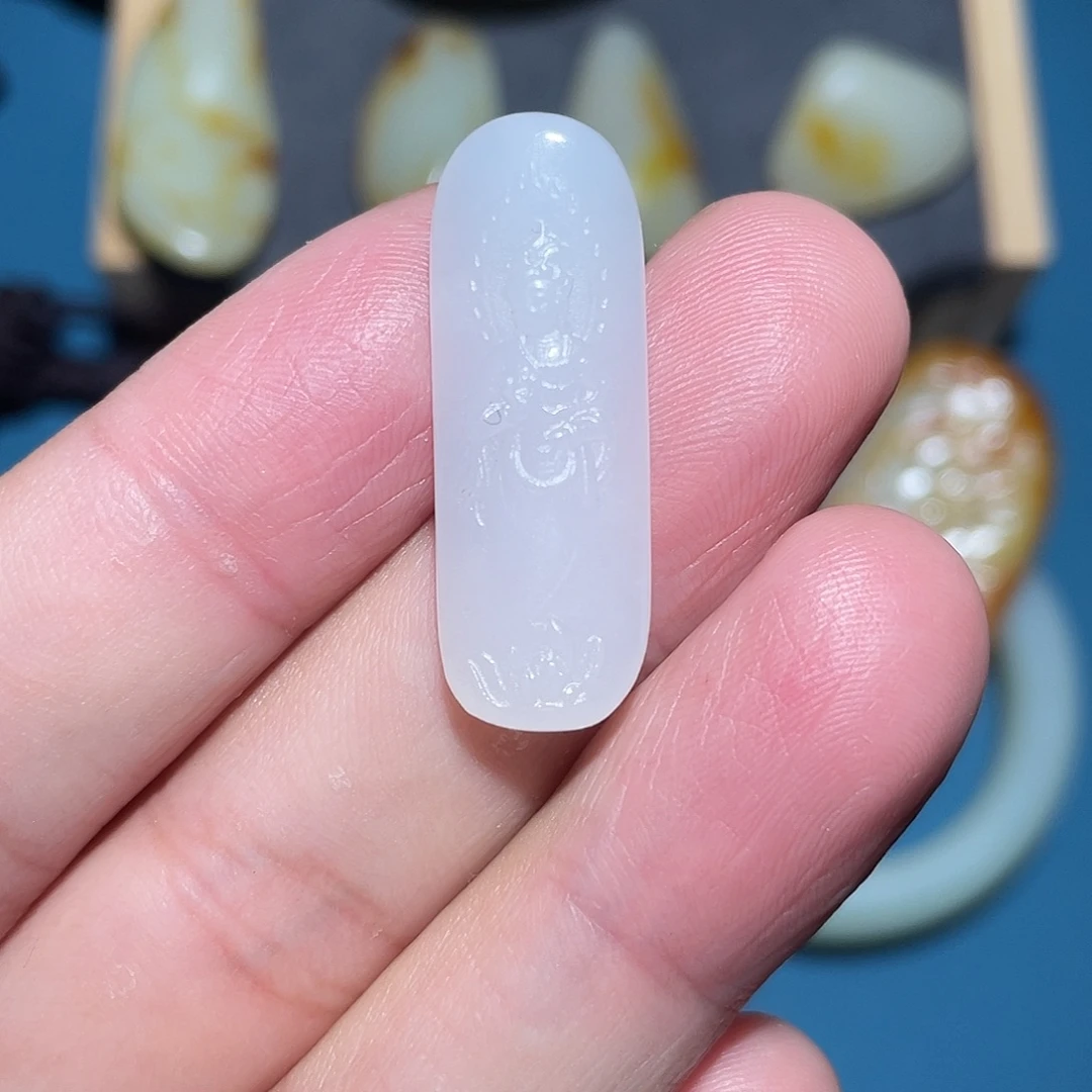 和田玉未镶嵌车挂