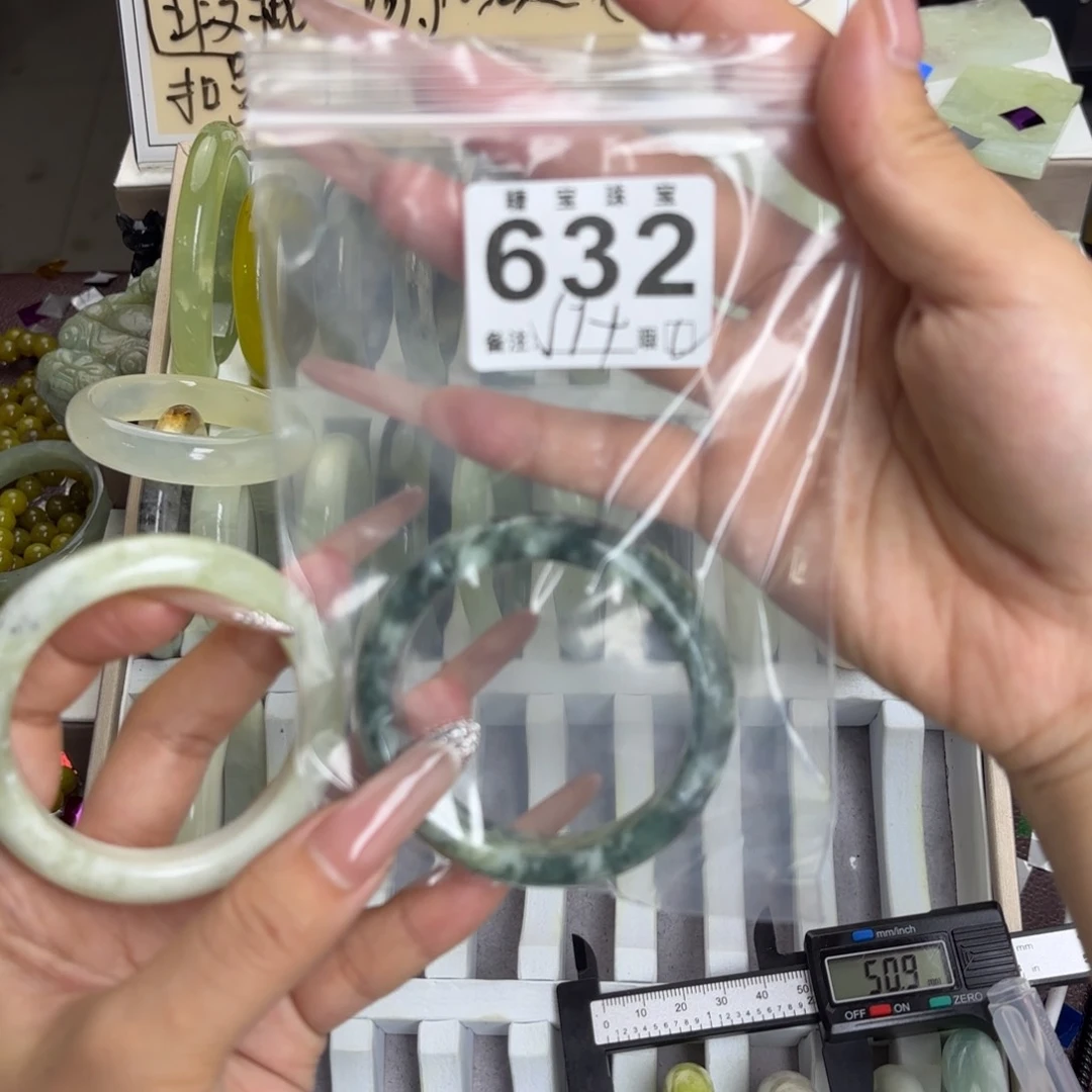 未镶嵌蛇纹石玉手镯懒*哈