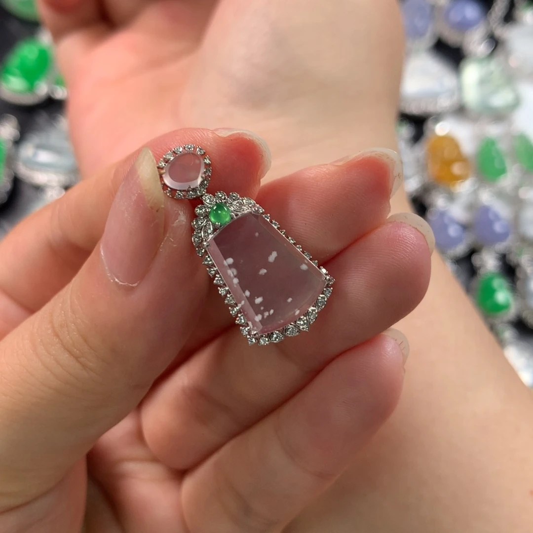 翡翠配石雪花棉牌