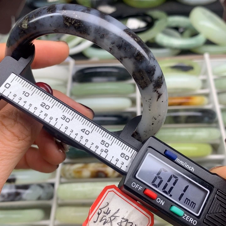 蛇纹石玉未镶嵌手镯651