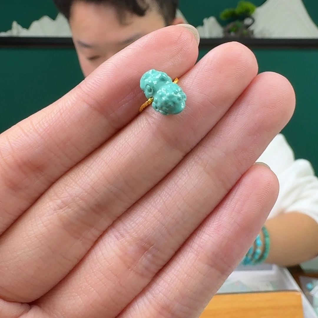 绿松石未镶嵌珠宝奇石