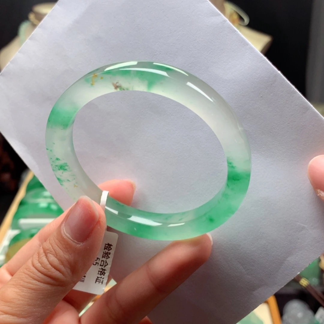 【闪购商品】未镶嵌手镯石英质玉