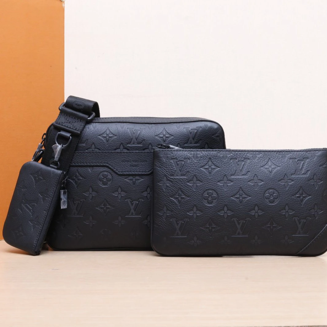 全新未使用 LouisVuitton/路易威登 【小花念念】邮差包 黑色 芯片