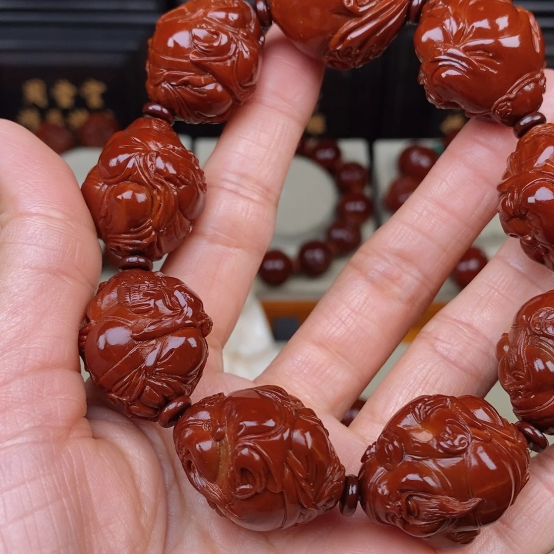 征***8橄榄核吊坠八大财神