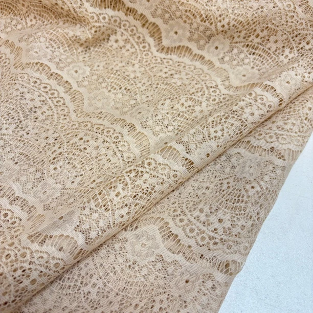 53403 出日单蕾丝桌布，尺寸约140*140cm