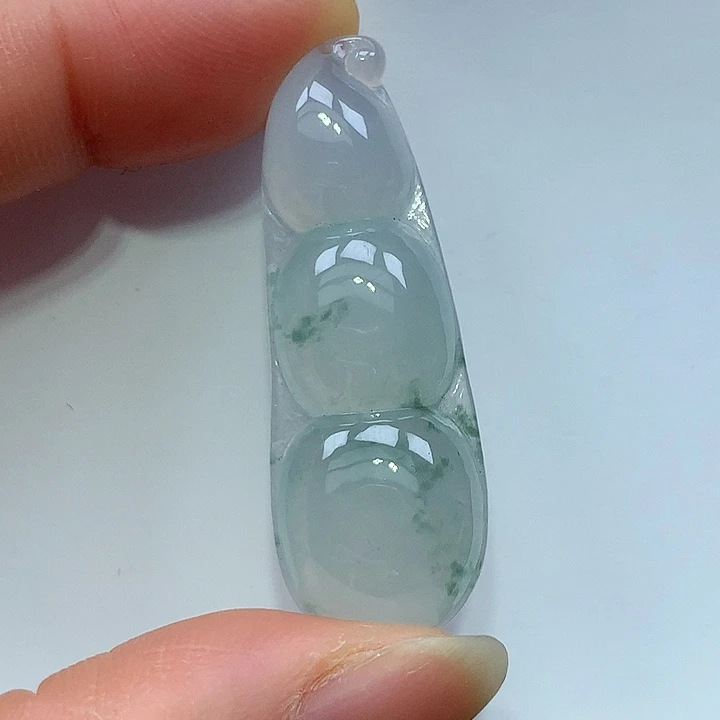 翡翠未镶嵌颈饰豆