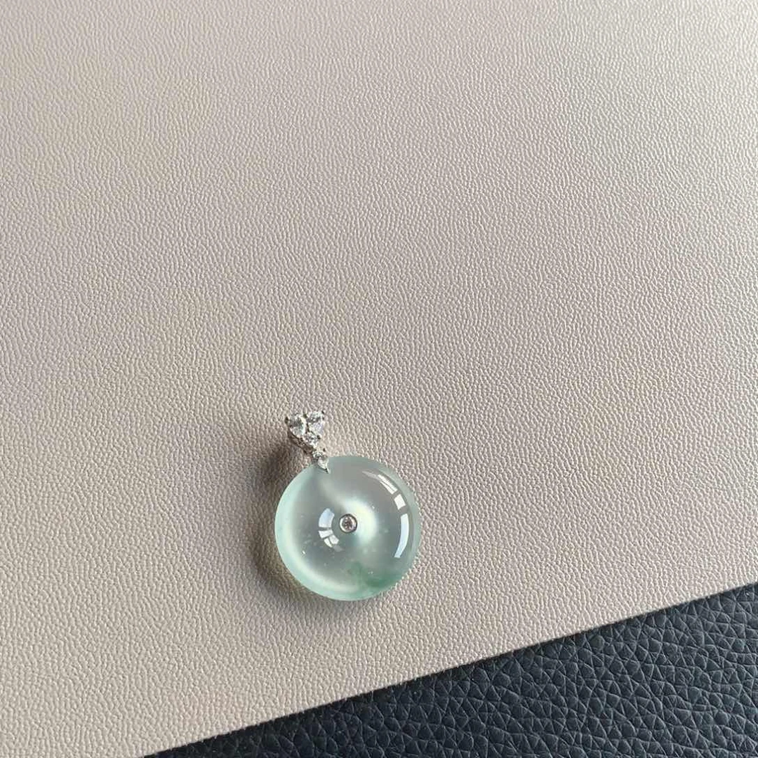 翡翠颈饰18K金镶嵌天然缅甸翡翠