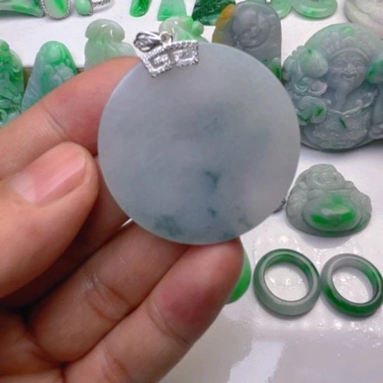 翡翠颈饰未镶嵌翡翠